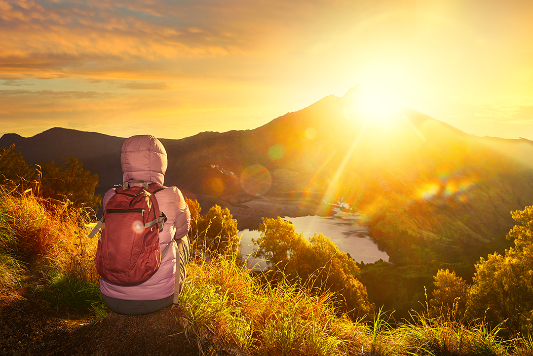 Spot Menyaksikan Sunrise Paling Indah di Indonesia