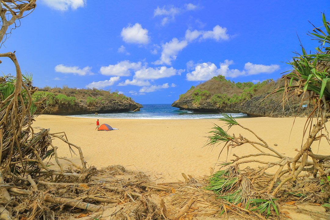Seru Untuk Dieksplorasi, 5 Pantai yang Masih Perawan di Jogjakarta