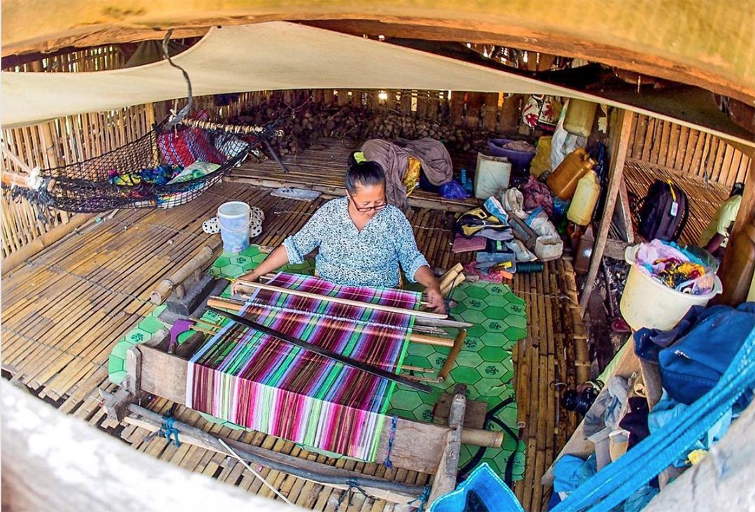Keren! 7 Desa Kain Tenun Ini Wajib Dikunjungi Para Traveler