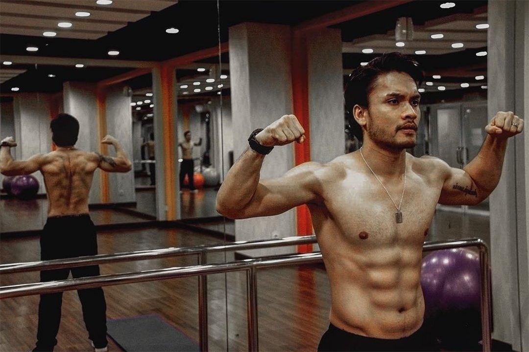 Gaya Seleb Saat Nge-Gym, Jangan Mau Kalah!
