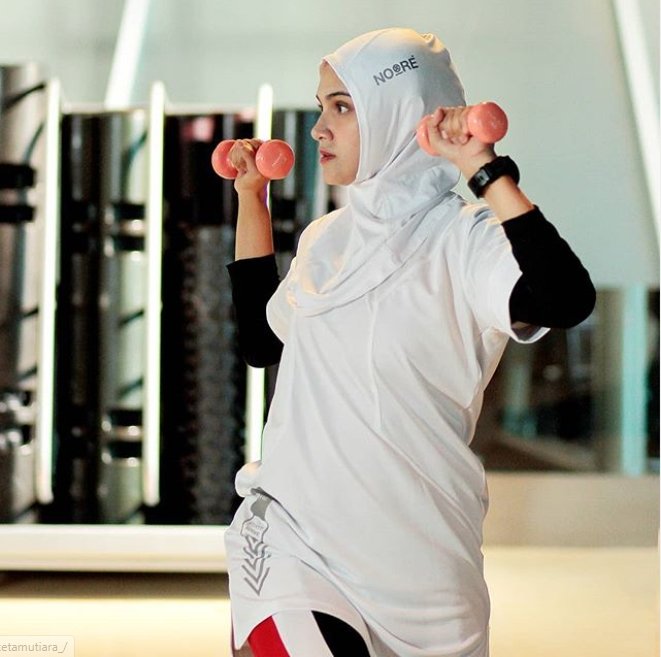 Zee Zee Shahab, Aktif Bergerak Bersama Noore Sport